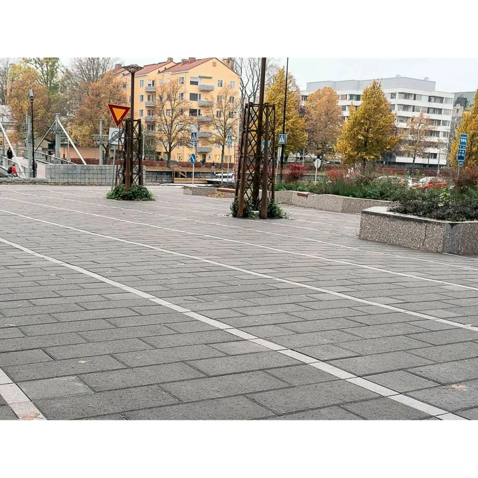 Betonilaatta 600x600x100 mm sileä harmaa
