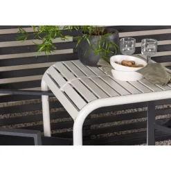 Parvekeryhmä Venture Home, 70x70cm beige Borneo-pöytä + 2 mustaa Copacabana-tuolia