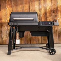 Pellettigrilli Traeger Woodridge, musta
