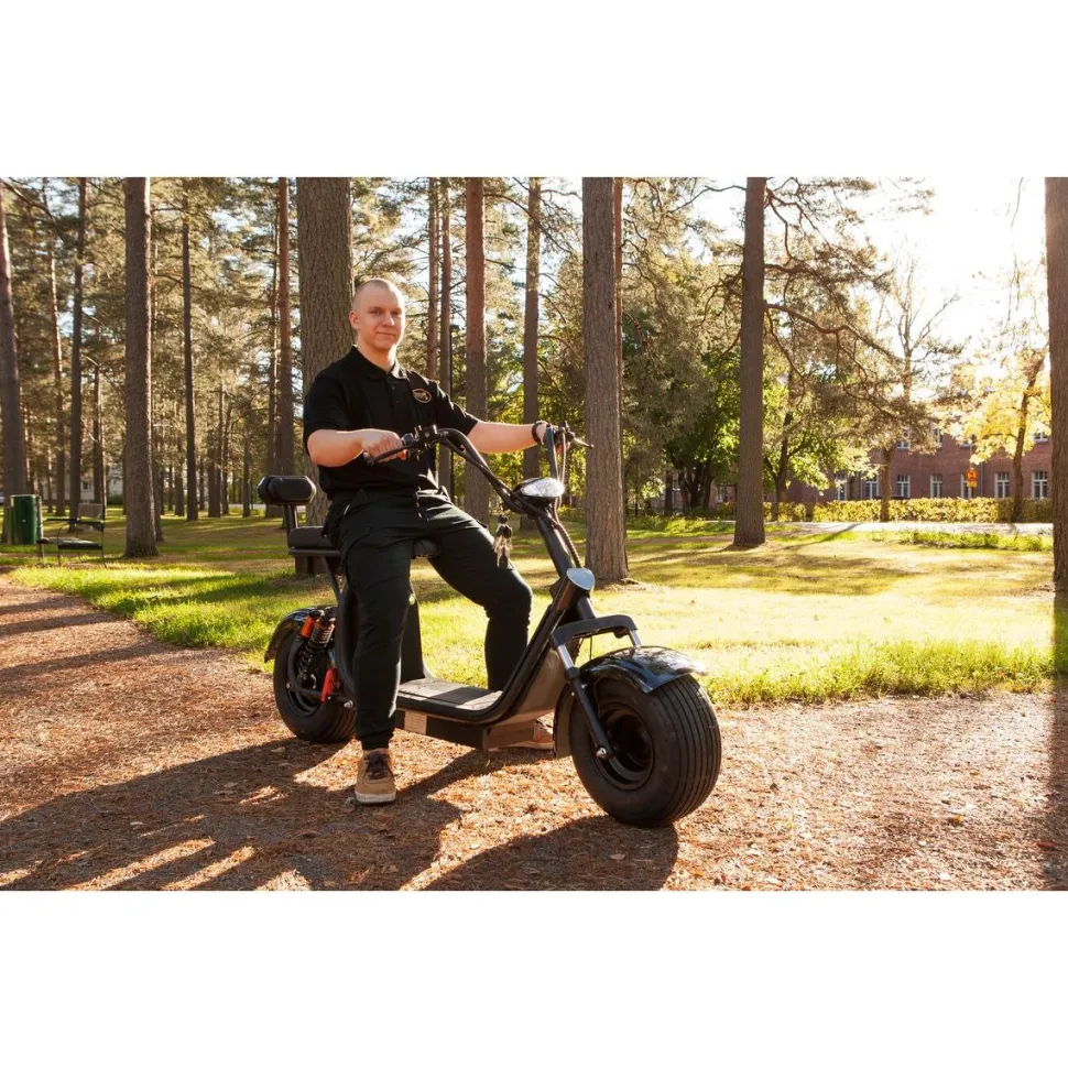 Sähköskootteri Kontio Kruiser Long Range Black, kaksipaikkainen, eri vaihtoehtoja