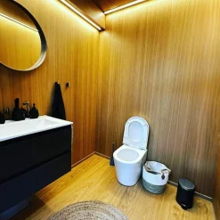Sisäkuivakäymälä Pikkuvihreä Green Toilet Lux posliini-istuimella
