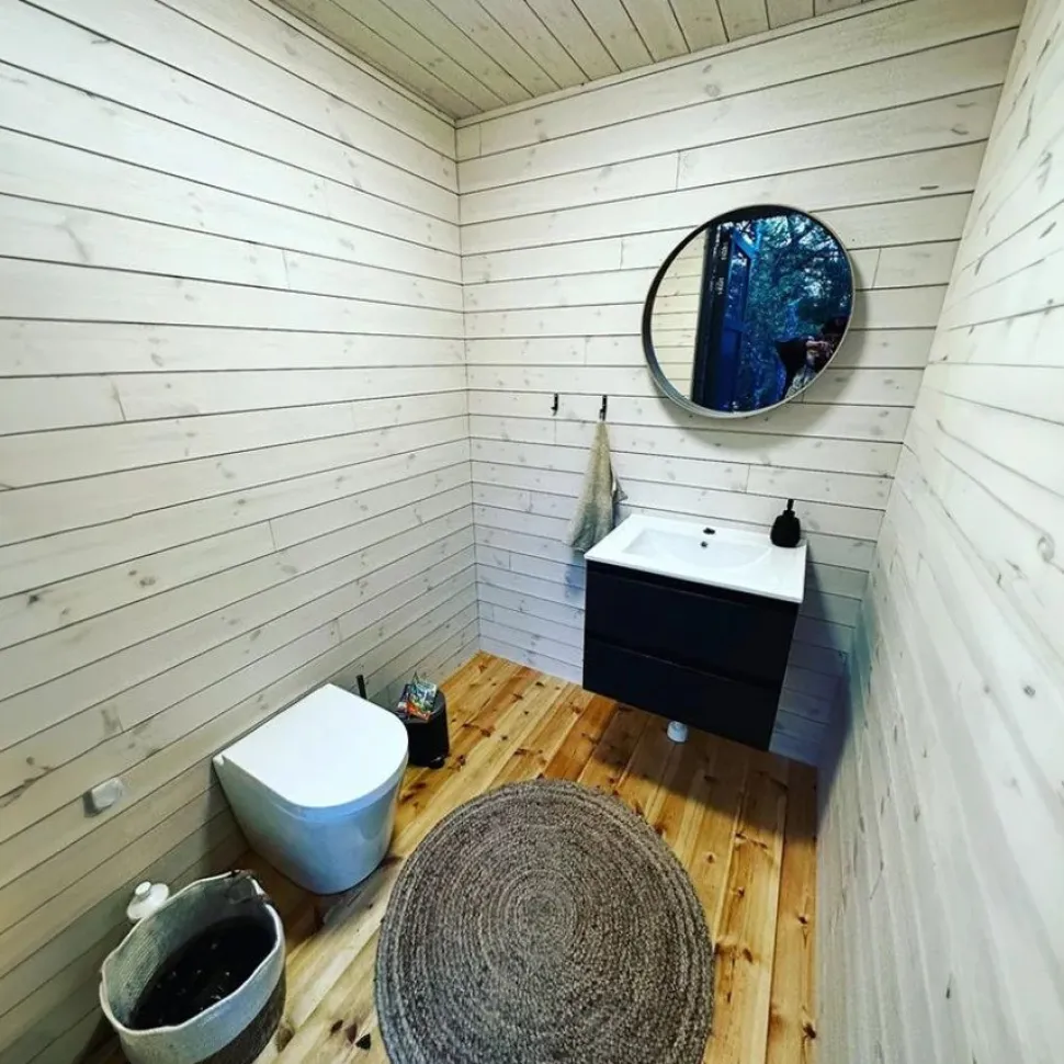Sisäkuivakäymälä Pikkuvihreä Green Toilet Lux posliini-istuimella