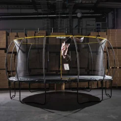 Trampoliini Stratos Ø4.88m turvaverkolla